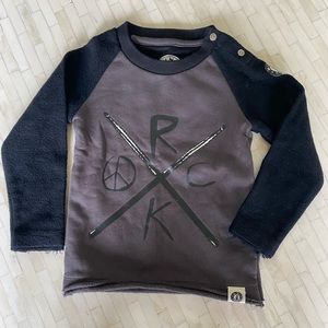 Mini Shatsu sweatshirt.